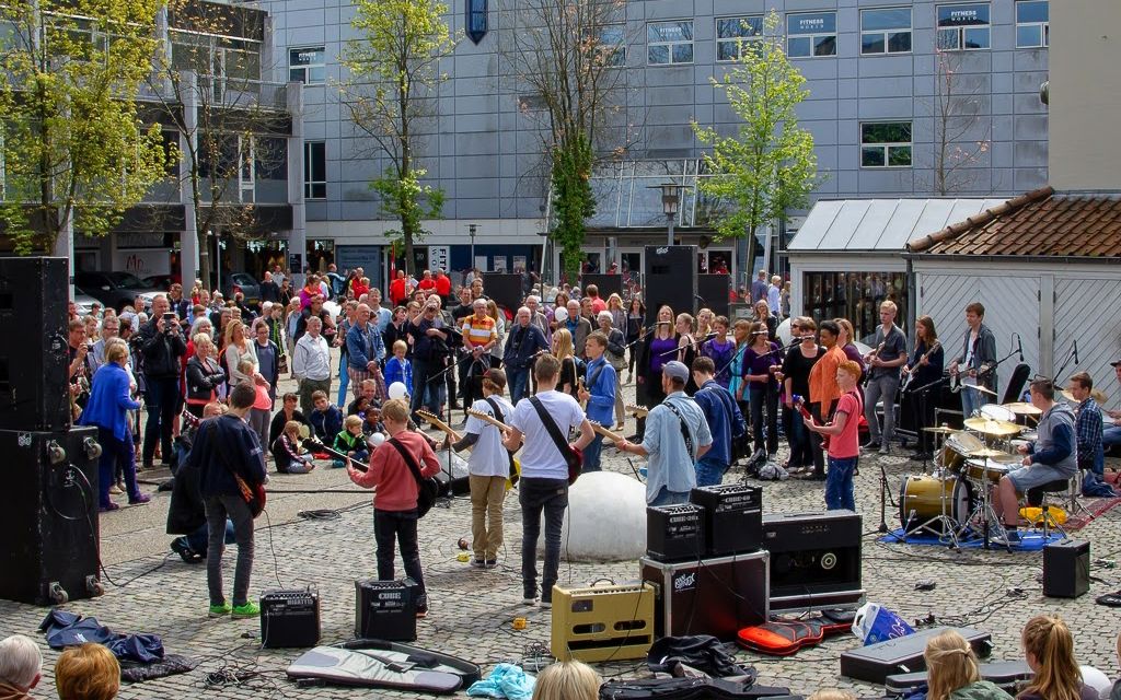 Randers Musikskole optræder på Slotspladsen