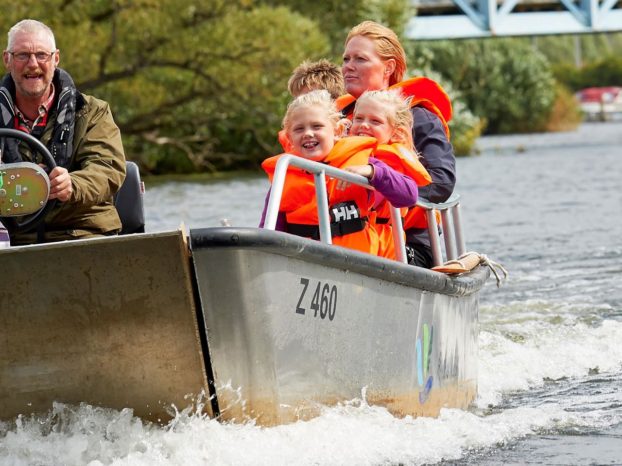 Sejlads med handicapbådene ved Randers Naturcenter