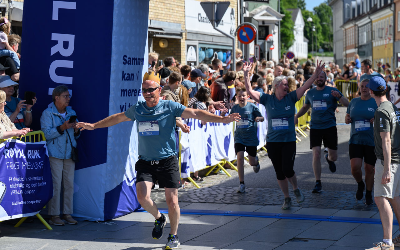 Løber krydser målstregen ved Royal Run 2026